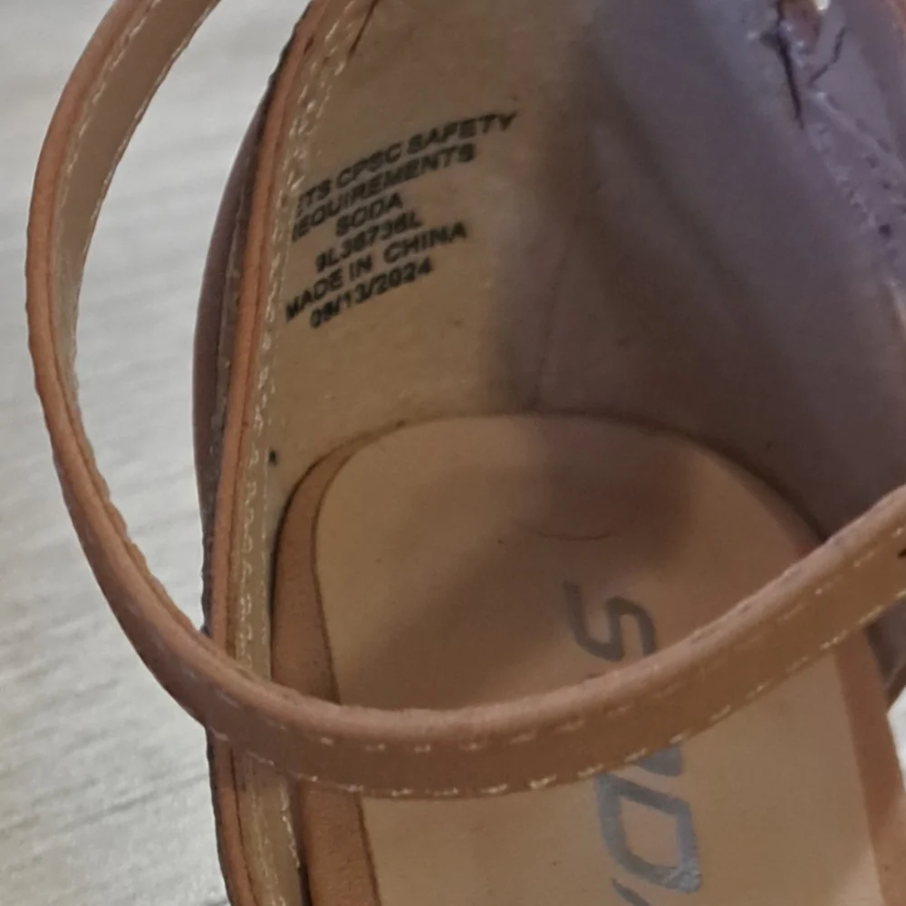 Soda ankle strap